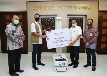 Telkom Serahkan Bantuan Robot Disinfeksi Kepada Gugus Tugas Covid-19