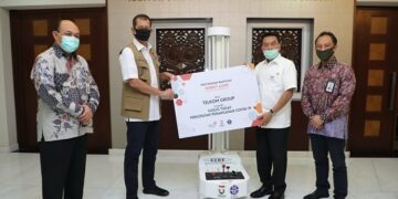 Telkom Serahkan Bantuan Robot Disinfeksi Kepada Gugus Tugas Covid-19