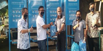Dukung PKL, Youtap Bangun Fasilitas Cuci Tangan di Bandung