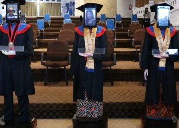 Robot Meriahkan Acara Wisudawa ke-159 Undip