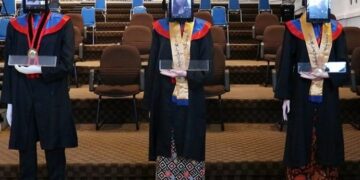 Robot Meriahkan Acara Wisudawa ke-159 Undip
