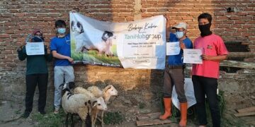 TaniHub Group Salurkan Hewan Kurban Untuk Petani