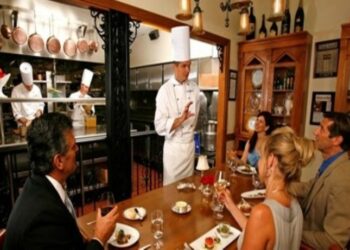 Mau Kerja di Industri Resto dan Food Service? Ini Keahlian yang Harus Kalian Siapkan