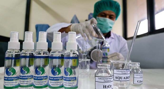 Mahasiswa Unair Olah Limbah Kulit Udang Jadi Hand Sanitizer