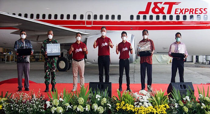 Tingkatkan Efesiensi Pengiriman Paket, J&T Express Luncurkan Air Freighter