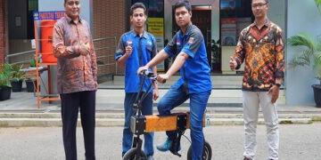 sepeda listrik dengan rangka komposit bambu.
