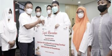Telkom - penyerahan bantuan