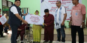 Telkom sumbang komputer