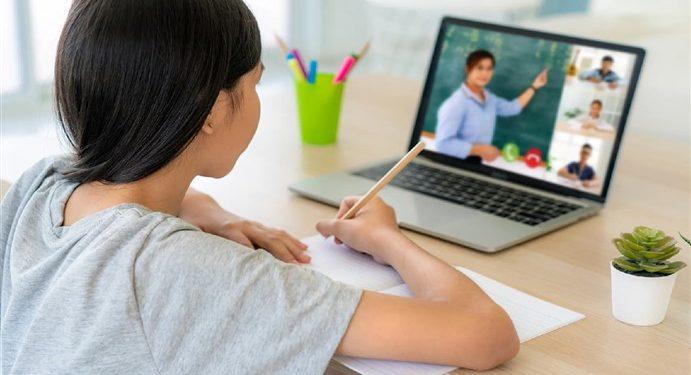Anak Belajar Online