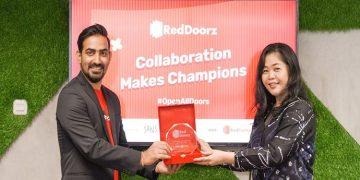 Reddoorz dan tiket.com
