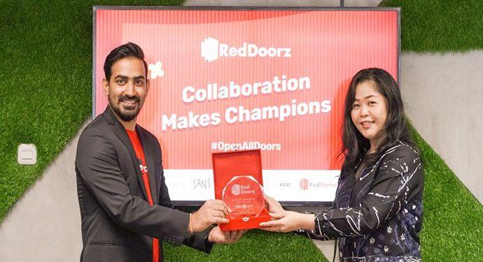 Reddoorz dan tiket.com