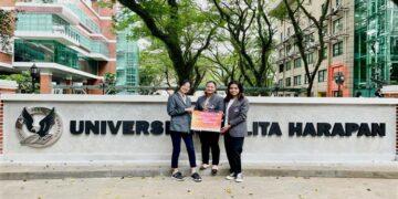 mahasiswa Farmasi Universitas Pelita Harapan (UPH)