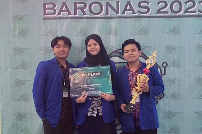 UPER juara 1 Kategori Karya Tulis Ilmiah Lomba Robot Nasional 2023