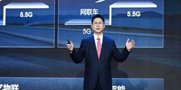Senior Vice President, and President of the Carrier BG Huawei Li Peng