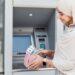 penarikan uang di ATM di luar negeri