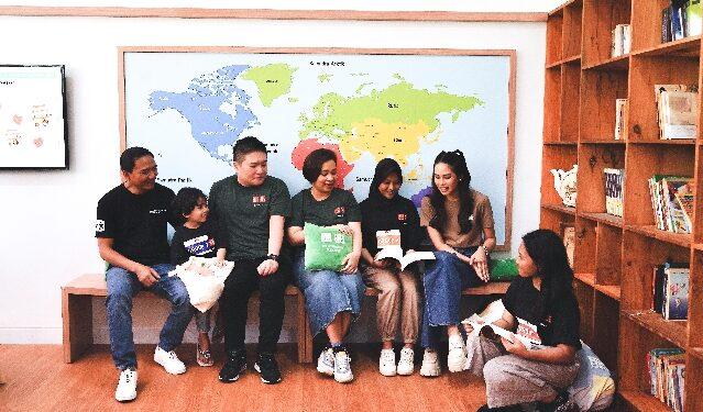 UNIQLO dan Maudy Ayunda Dukung Literasi Anak-Anak di SOS Children’s Village
