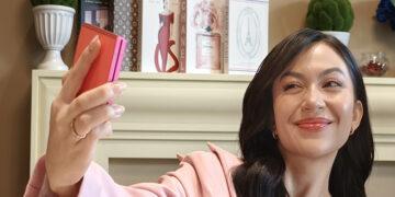Ariel Tatum Gunakan Fitur AI Pada Galaxy Z Flip 7 Jadi Stylist Pribadi