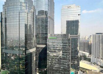 Grab Konsolidasikan Saham Superbank