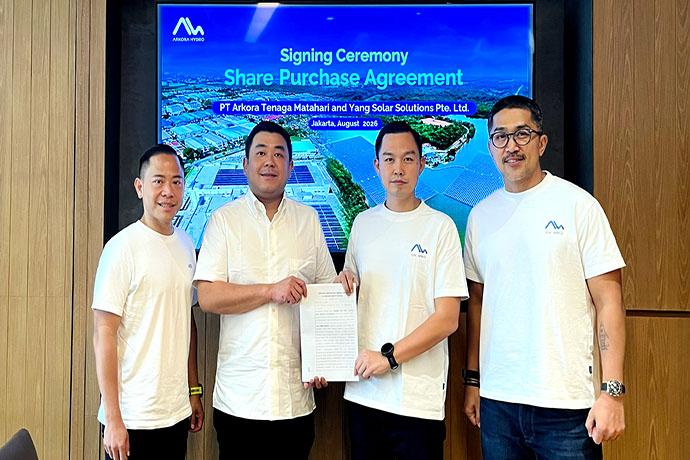 (ki-ka) Direktur PT Arjuna Hidro Ardi Setiadharma, Direktur Yang Solar Solutions Pte Ltd Peter Santoso, Direktur PT Arkora Tenaga Matahari Ricky Hartono dan Presiden Direktur PT Arkora Hydro Tbk Aldo Artoko. (Foto: istimewa/arko)