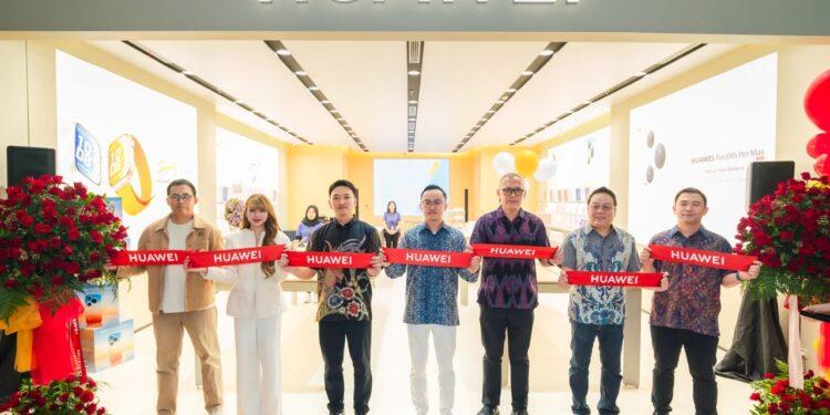 Huawei Perluas Akses ke Ekosistem Teknologi, Sudah 100 Toko Experience di Indonesia