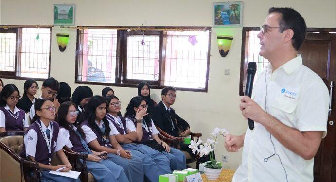 program Thriving Together kesehatan mental remaja